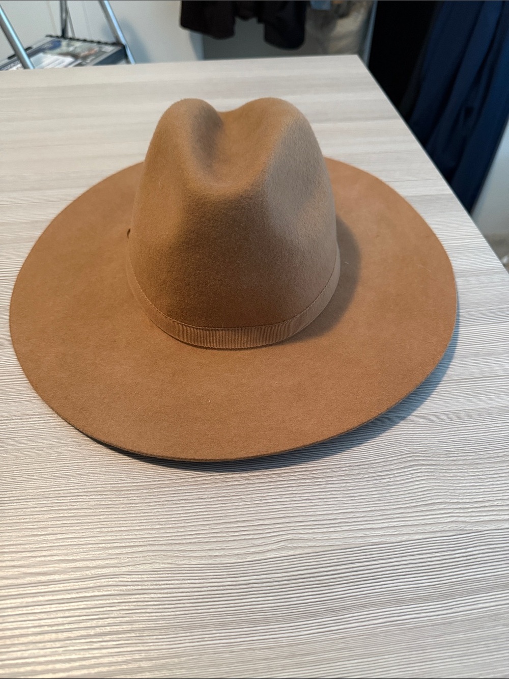 Womens Wide-Brim Felted Wool Fedora Hat - Tan